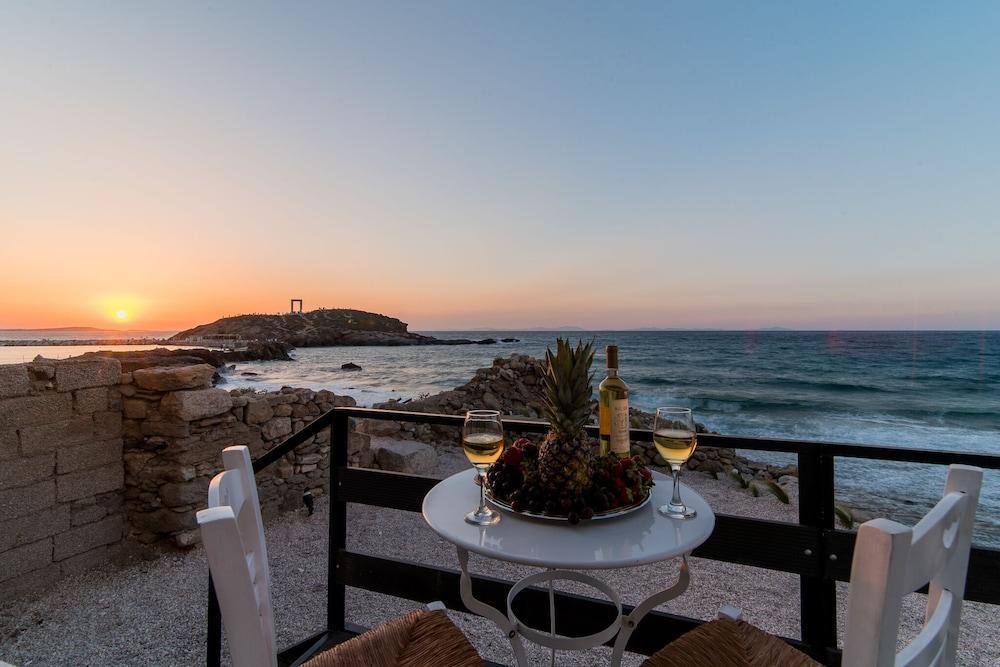 Portara Seaside Luxury Suites Naxos City 外观 照片